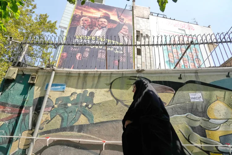 Trump holds off on ordering new Iran strikes